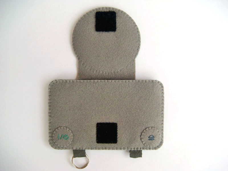 felt-ps1-iphone-case-2