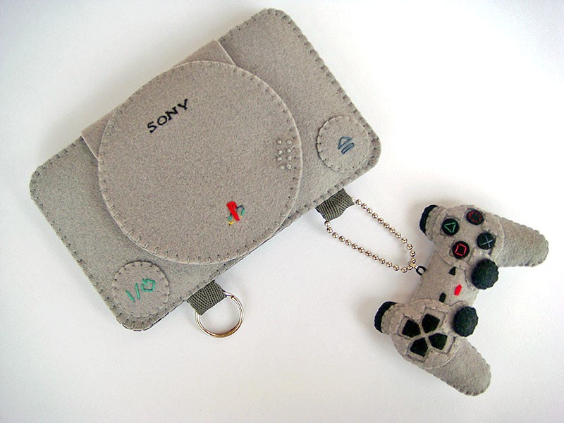 felt-ps1-iphone-case