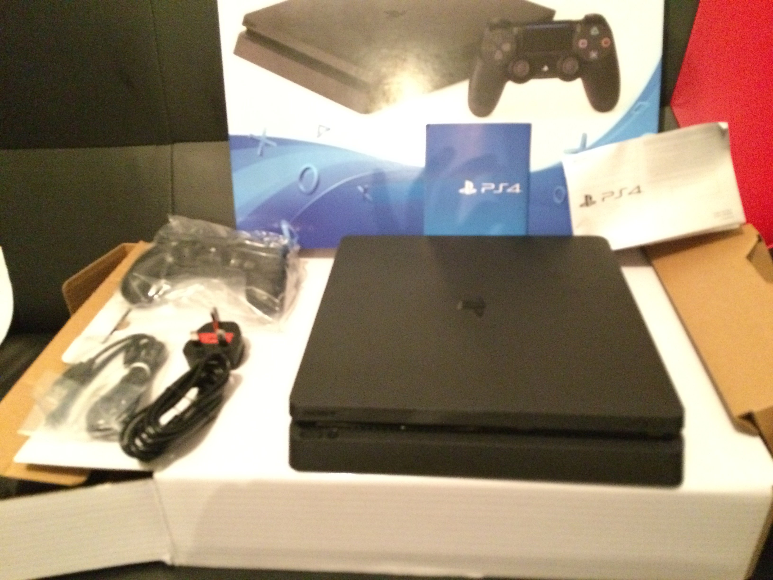 PS4 Slim Console Inside The Box1