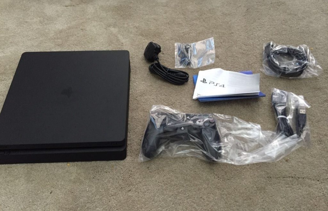 PS4 Slim Console 